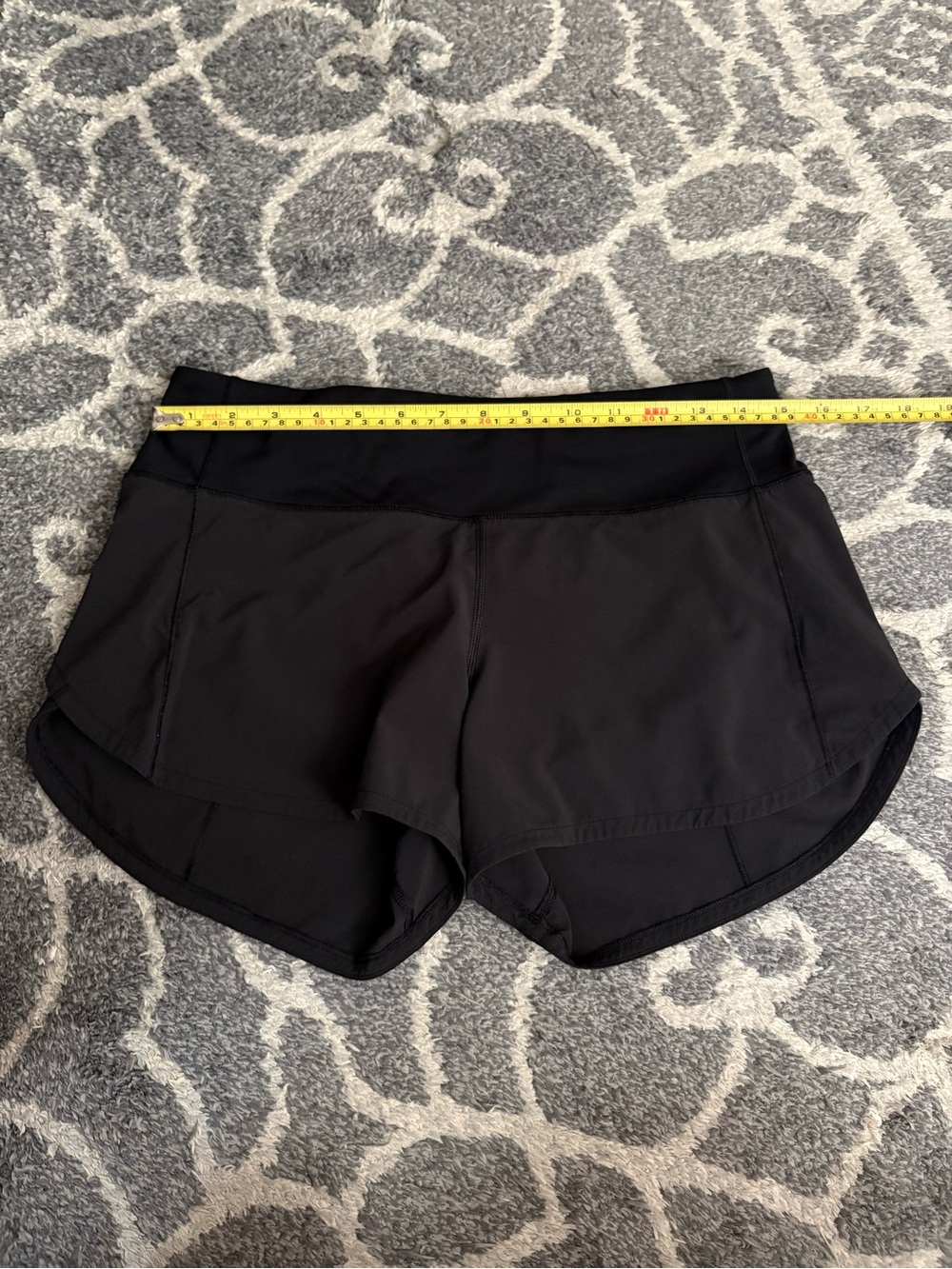 Lululemon speed size 6 Black Women’s Performance Shorts